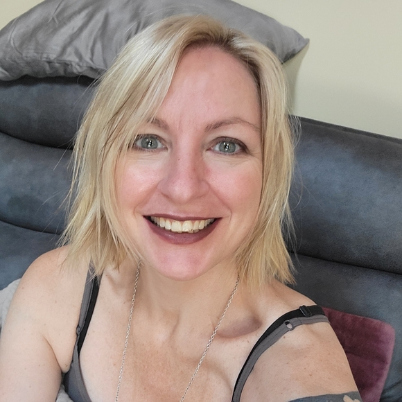 Meet your Posher, Audrey - Picture 2 of 3